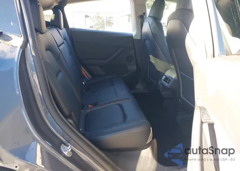 2022 Tesla Model Y Long Range Dual Motor All-Wheel Drive z USA, uszkodzony, nr VIN 7SAYGDEE9NF337966